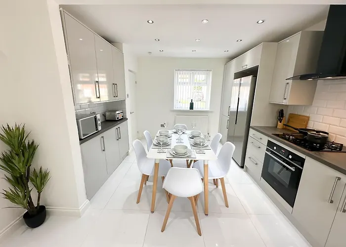 Malvern House By Blue Skies Stays